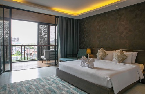 Suan Luang Complejo | The Silver Palm Wellness Resort, Deluxe Double Room, 1 Xlarge Double Bed.
