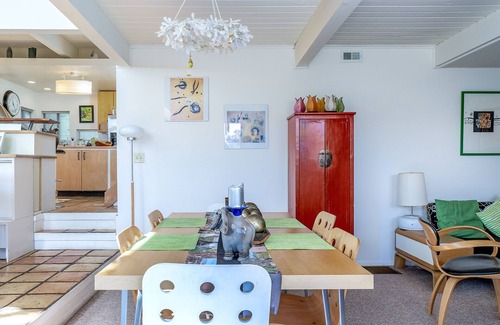 Marine Terrace Casa | The Silver Lady | Retro-Chic Retreat w/ Huge Mountain-View Deck | Near Beach
