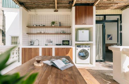 Lang Ha Apartamento | The Silver Lantern Hanoi-Urban Escape with Balcony Access-Coffee 24-7