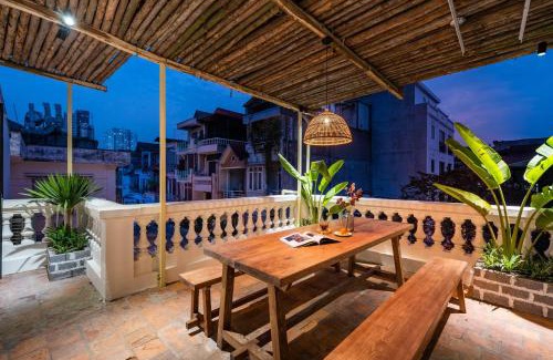 Lang Ha Apartamento | The Silver Lantern Hanoi-Urban Escape with Balcony Access-Coffee 24-7