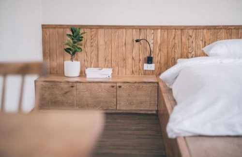 Lang Ha Apartamento | The Silver Lantern Hanoi-Urban Escape with Balcony Access-Coffee 24-7