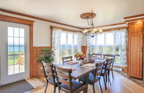 Caplan Casa | The Simeon - Upscale Bay Views by Doorbed