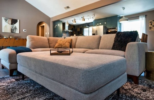 Round Rock West Casa | The Sinatra - Fun, 5BD Home! Huge Pool! Game Room!