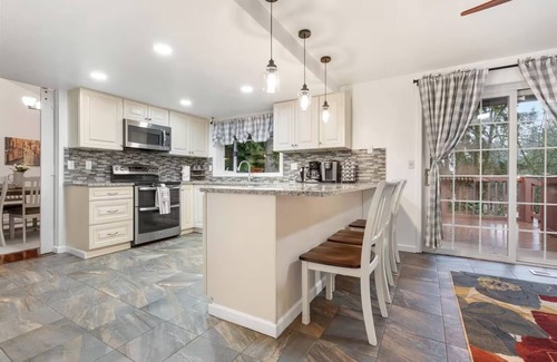 Education Hill Casa | The Singing Willow - Spacious Retreat near Microsoft