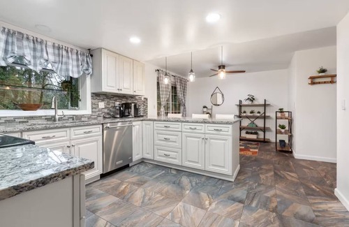 Education Hill Casa | The Singing Willow - Spacious Retreat near Microsoft