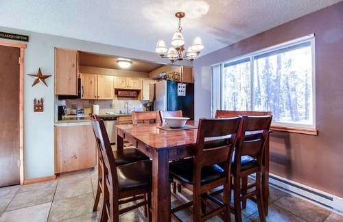 Sisters Casa | The Sisters Moose Home in Tollgate Sleeps 6 Access to Seasonal Pool