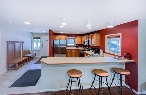 Thompsonville Condominio | The Ski & Tee - 5 bdrm condo on 18th fairway & steps from ski trail