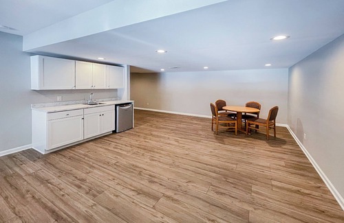 Thompsonville Condominio | The Ski & Tee - 5 bdrm condo on 18th fairway & steps from ski trail
