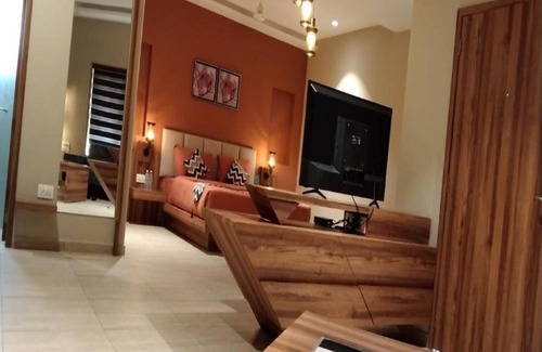Baradia Hotel | The Sky Imperial Bapu’s Resort