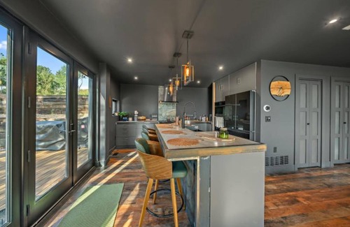 Bailey Cabina | The Sky Loft Boutique