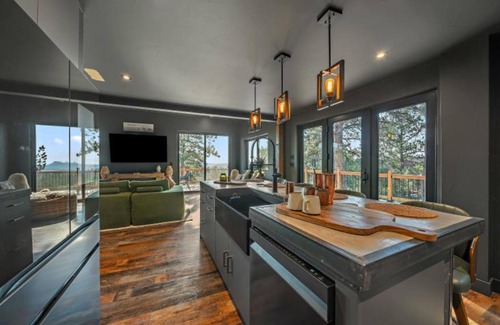 Bailey Cabina | The Sky Loft Boutique