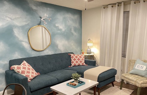 Murray Hill Apartamento | The Sky on Post. Walkable, Spotless & Trendy