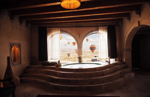 Uchisar Apartamento | The Skyfall Jacuzzi Suite with Balloon View and Terrace 302