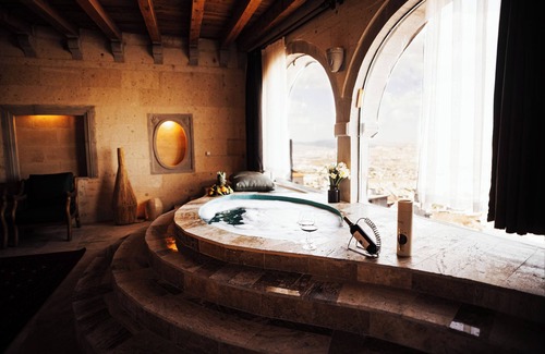 Uchisar Apartamento | The Skyfall Jacuzzi Suite with Balloon View and Terrace 302