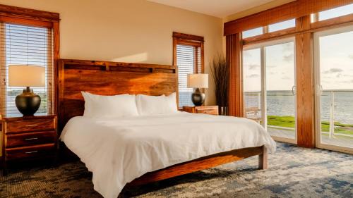 Waves Apartamento | The Slick - Waterfront 3-Bedroom, 3-Bathroom Penthouse Suite at REAL Watersports
