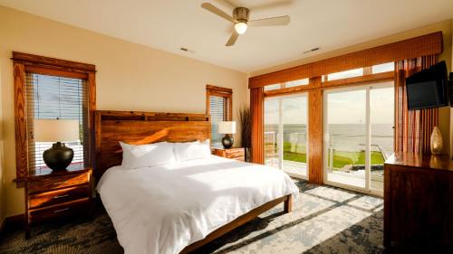 Waves Apartamento | The Slick - Waterfront 3-Bedroom, 3-Bathroom Penthouse Suite at REAL Watersports