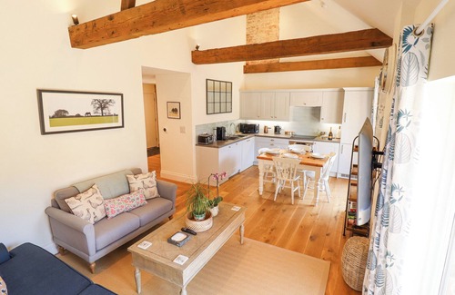 Aylesby Cabaña | THE SMITHY, character holiday cottage, with a garden in Laceby