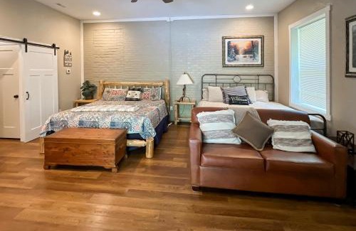 Gatlinburg - Pigeon Forge Hotel | The Smoky Escape Unit 2