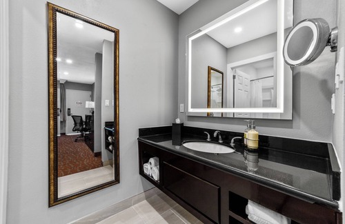 Downtown Hotel | The Snoozzz Inn