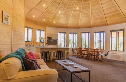 Ohakune Casa | The Snowglobe - Ohakune Modern Yurt Style Chalet