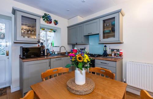 Wells Casa | The Snug - A Quaint Mews Cottage City Centre