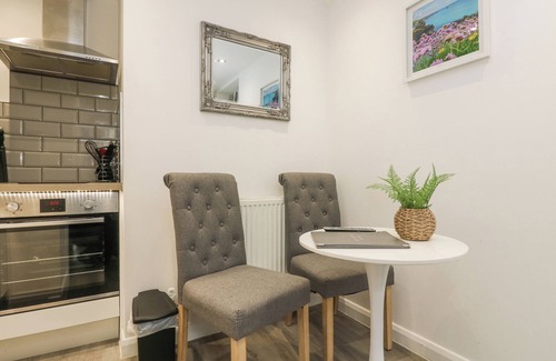 Camborne Casa | The Snug