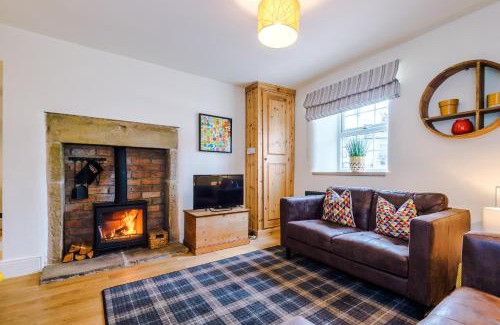Tideswell Casa | The Snug - Premium cosy cottage with Log burner and pet friendly
