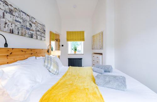 Tideswell Casa | The Snug - Premium cosy cottage with Log burner and pet friendly