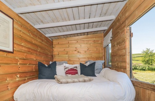 Dulverton Cabaña | THE SNUG, romantic, character holiday cottage in Dulverton