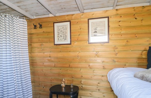 Dulverton Cabaña | THE SNUG, romantic, character holiday cottage in Dulverton