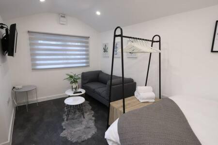 Portishead Apartamento | The Snug- Studio in Portishead with Parking