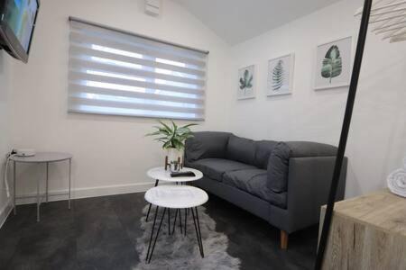Portishead Apartamento | The Snug- Studio in Portishead with Parking