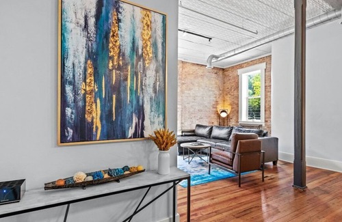 Siloam Springs Apartamento | The So Chill Suite is perfect for that weekend getaway or an extended stay!