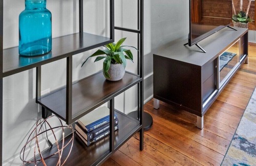 Siloam Springs Apartamento | The So Chill Suite is perfect for that weekend getaway or an extended stay!
