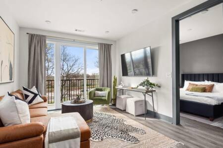Rolling Mill Hill Apartamento | The Sobro Suite - 6 Beds & 6 blocks to Broadway