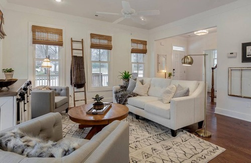 Fayetteville Casa | The Sofay Farmhouse - 1 Mile From U of A - Luxury Amenities
