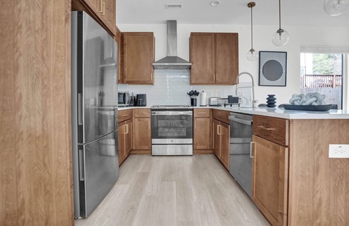 Hayes Casa | The Sojourn at Commonwealth 2-bedroom house in historic Durham with WiFi, AC