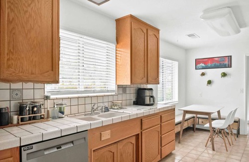 Redding Casa | The Songbird 99 - Pool, Hot Tub, Pet Friendly, EV