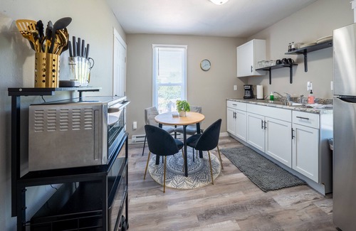 Downtown Apartamento | The Sophisticated Apartment- 2 Bedroom Apartment Unit in Downtown Sioux Falls