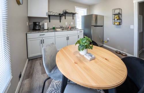 Downtown Apartamento | The Sophisticated Apartment- 2 Bedroom Apartment Unit in Downtown Sioux Falls