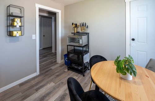 Downtown Apartamento | The Sophisticated Apartment- 2 Bedroom Apartment Unit in Downtown Sioux Falls