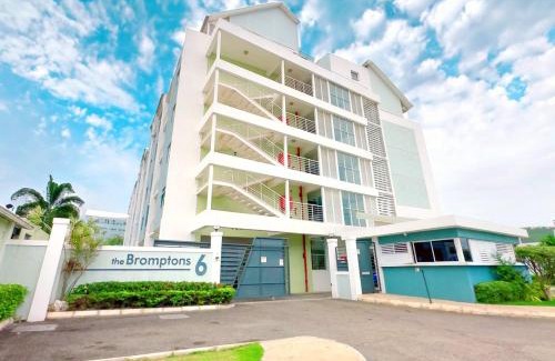 New Kingston Apartamento | The Soul of Kingston Chic 2BR Condo with Pool and GYM