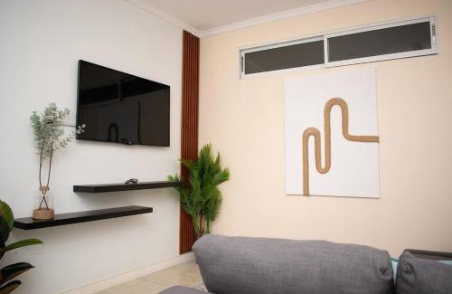 New Kingston Apartamento | The Soul of Kingston Chic 2BR Condo with Pool and GYM