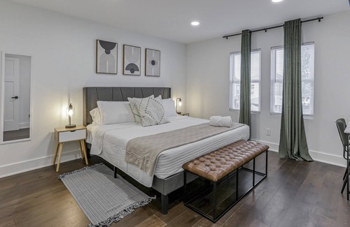 Merion Village Casa | The South Haven 2- 2 BR New Renovation