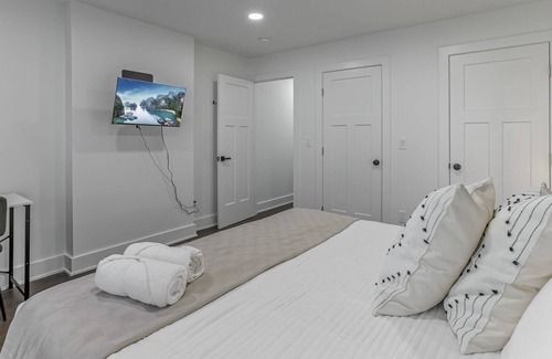 Merion Village Casa | The South Haven 2- 2 BR New Renovation