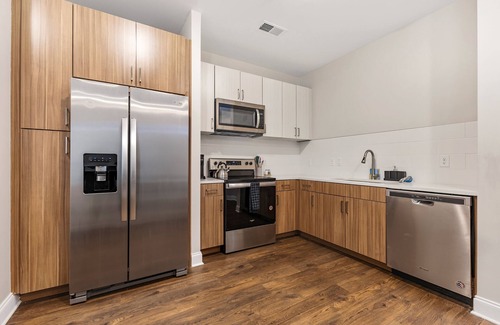 Eighth Avenue Apartamento | The Southern Serenade Suite: 1-Bedroom 1-Bath with Pool! 1 mile from Broadway