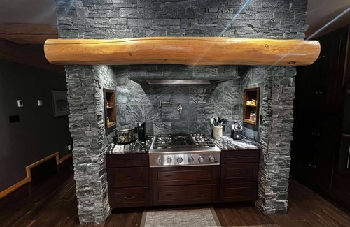 Valemount Casa | The Southview Lodge.