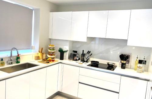 Brunswick Park Casa | The Spa Nook with Hot Tub, Sauna and Room for 8