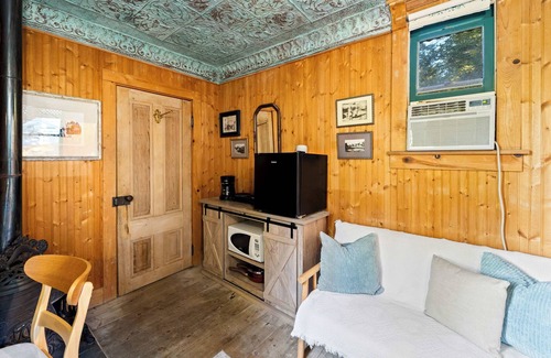Julian Casa | Julian Hideaway Steps to Main Street & Pie Shops