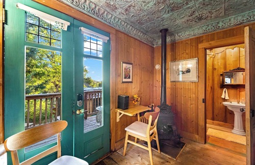 Julian Casa | Julian Hideaway Steps to Main Street & Pie Shops